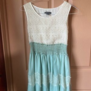 Gorgeous Mint & light crème colored dress!